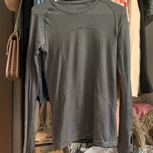 LULU LONG SLEEVE TOP WITH THUMB HOLES